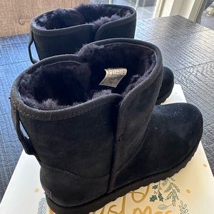 # SOLD #.     UGG shoes Size 10,classic,warm,wool,black.